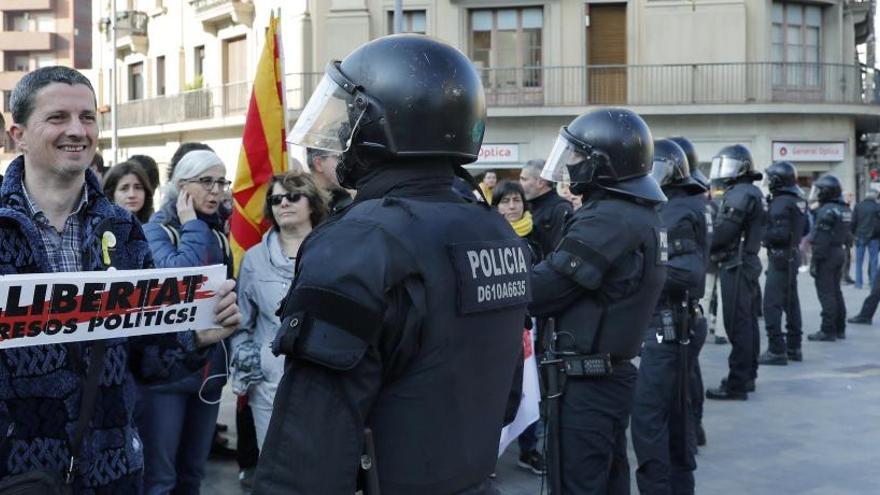 Los Mossos alertan en Twitter de incidentes en Barcelona.