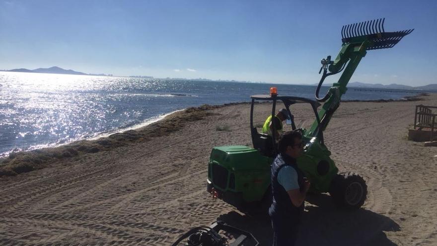 Las demostraciones han tenido lugar en la playa de Los Urrutias.