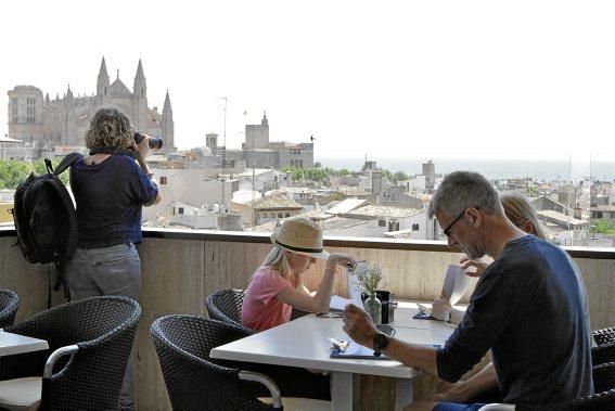 El Corte Ingles eröffnet sein Restaurant mit angeschlossenem Club del Gourmet und einer Dachterasse mit Blick auf die Kathedrale.