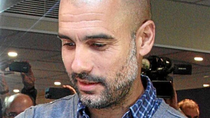 Guardiola no vol saber res d&#039;una suposada oferta per dirigir el combinat anglès