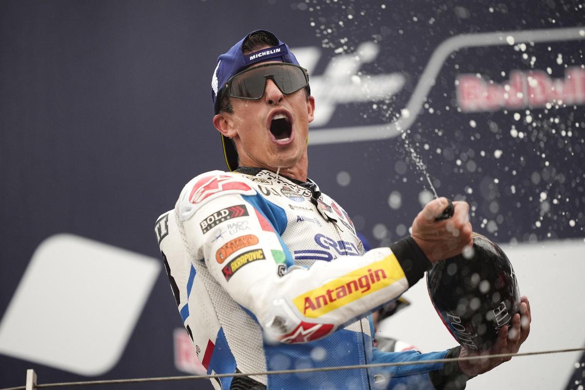 Marc Márquez celebra su victoria en Misano.