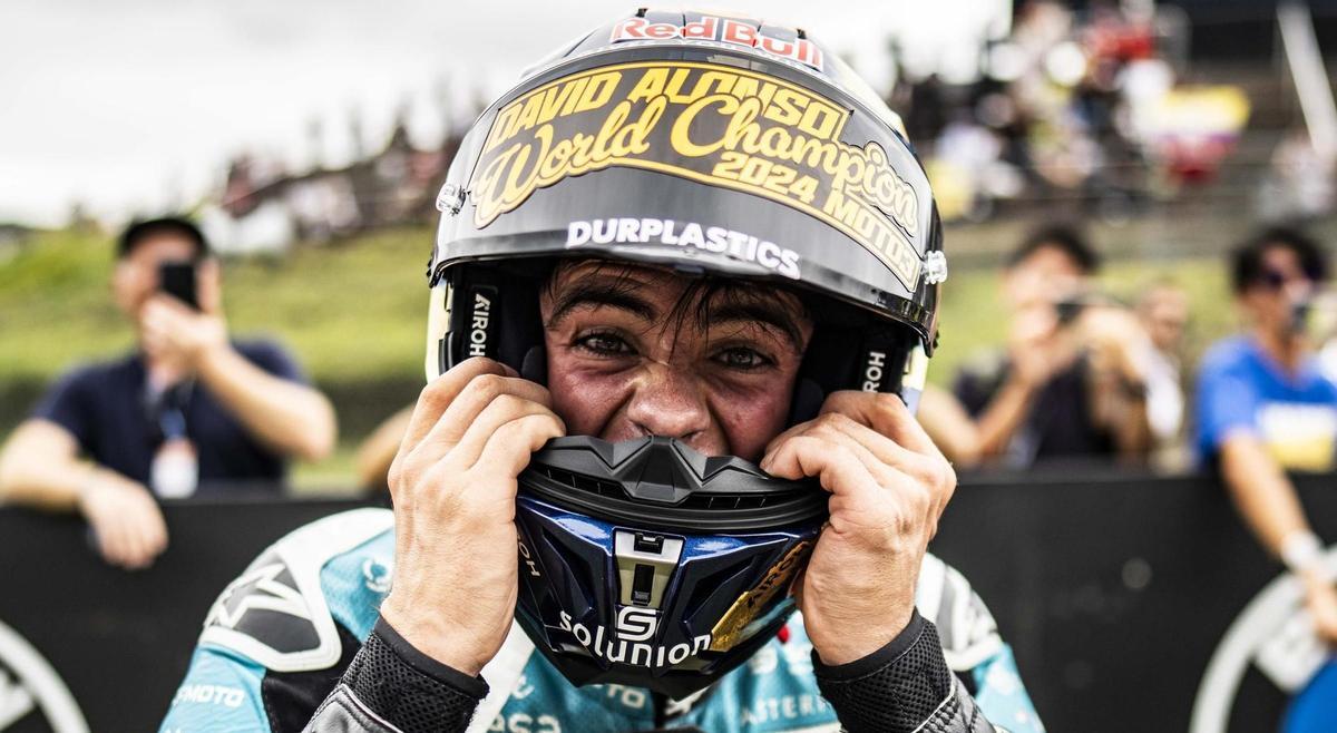 David Alonso se vuelve loco tras convertirse en campeón del mundo de Moto3.