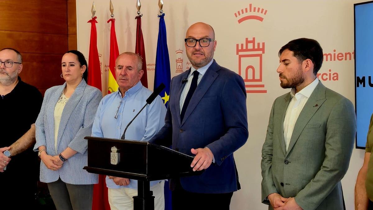 El concejal de Fomento, Movilidad y Gestión Económica, José Francisco Muñoz, durante la presentación de las mejoras en el servicio de autobuses