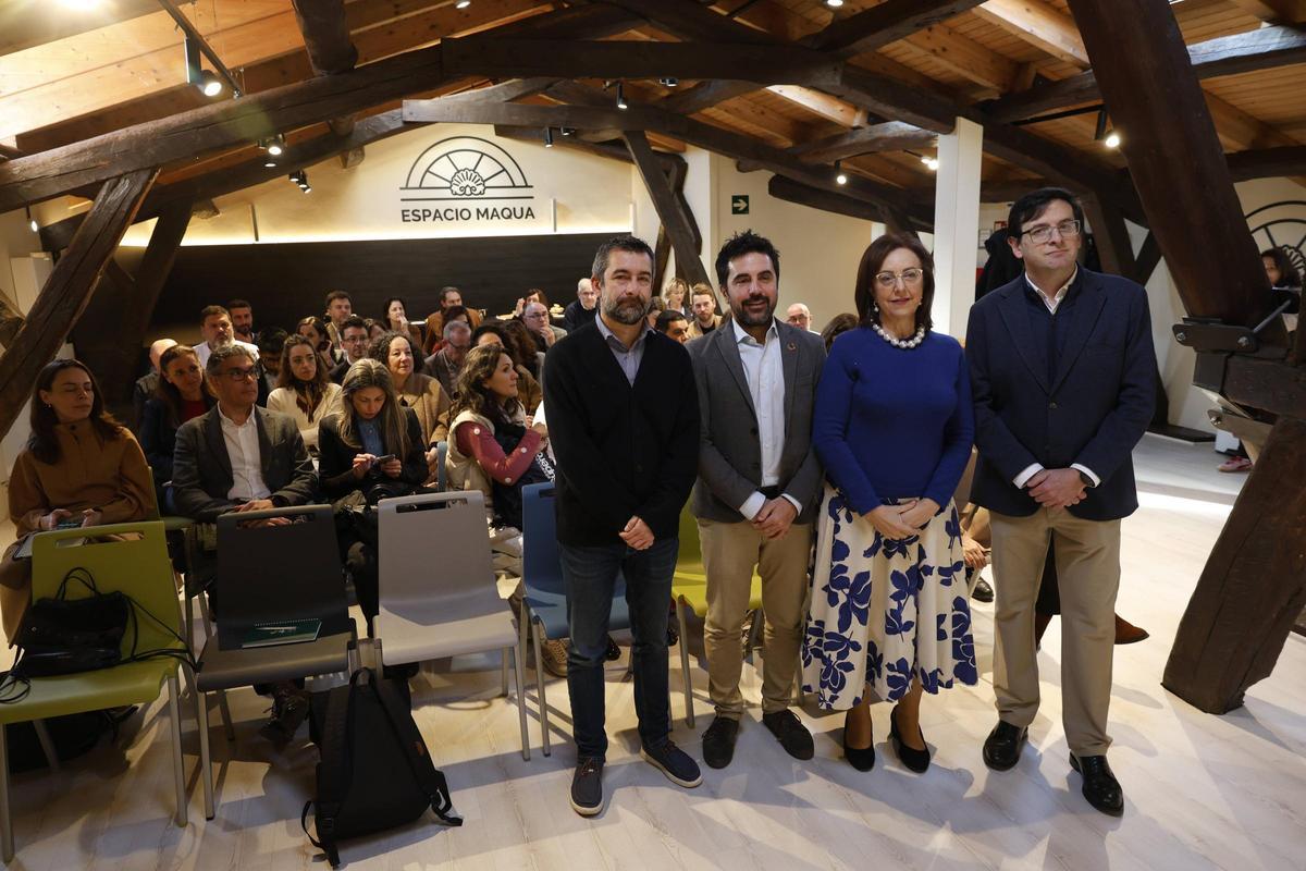 Por la izquierda, Campa, Dorado, Paz Orviz, de Cogersa,  Y Jesús Daniel Salas, del Club de Calidad.