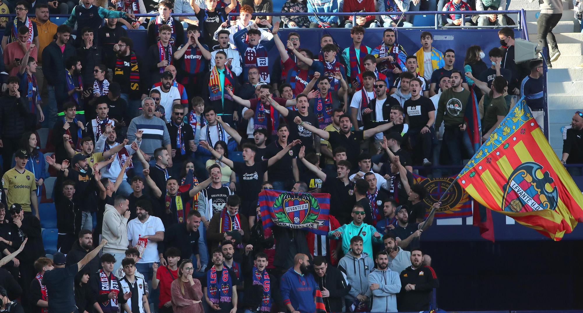 Las imágenes del partido entre el Levante UD y el Sevilla