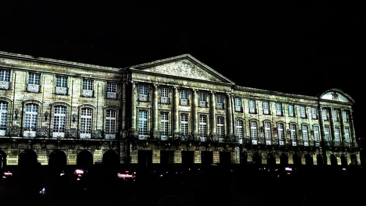 Así se ve el videomapping sobre el Pazo de Raxoi