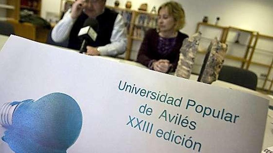 Román Antonio Álvarez y Anabel Barrio, ayer, durante la presentación.