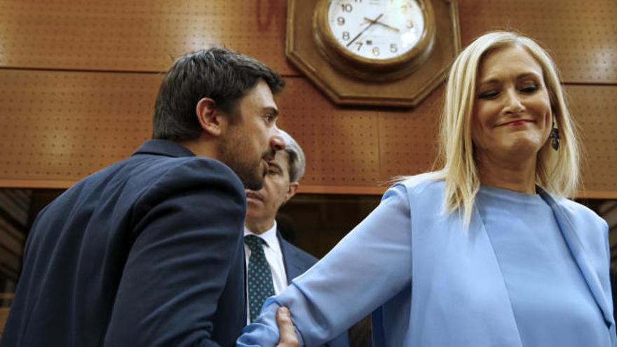 Fracasa la moción de censura de Podemos contra Cifuentes