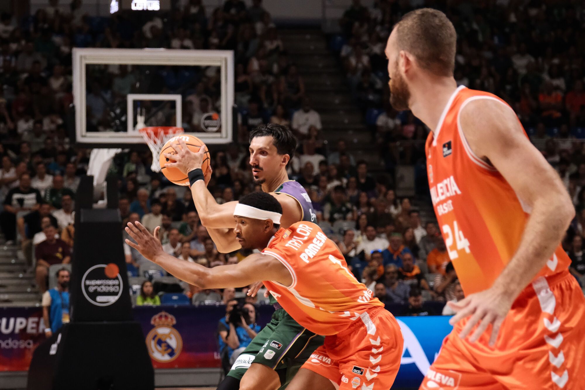 Unicaja - Valencia Basket en el Supercopa de Baloncesto 2025.
