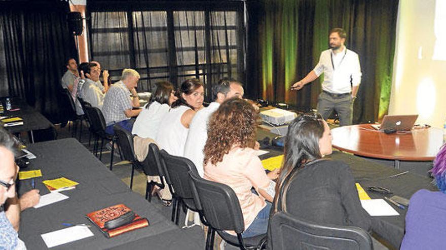 El programa ofreció sesiones en la sala ´Gate to digital marketing´ y ´Gate to business´, en el Teatre d´Artà.