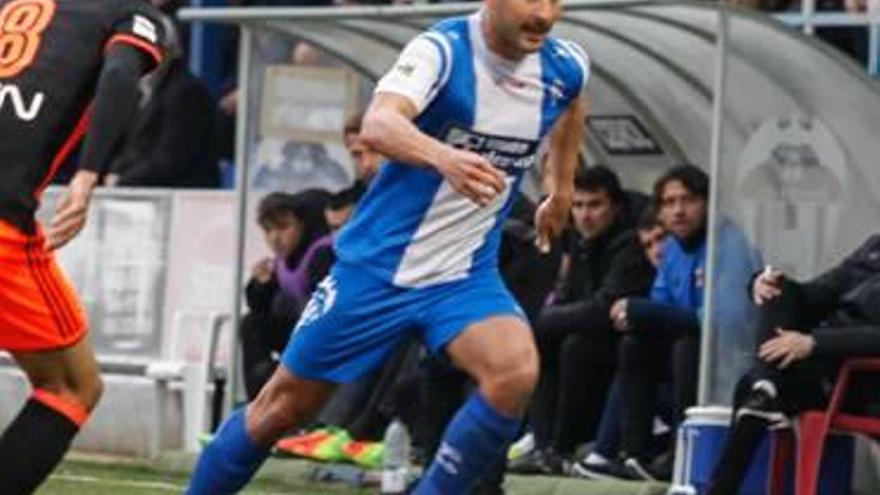 El lateral Barreda durante el Alcoyano-Mestalla en El Collao.