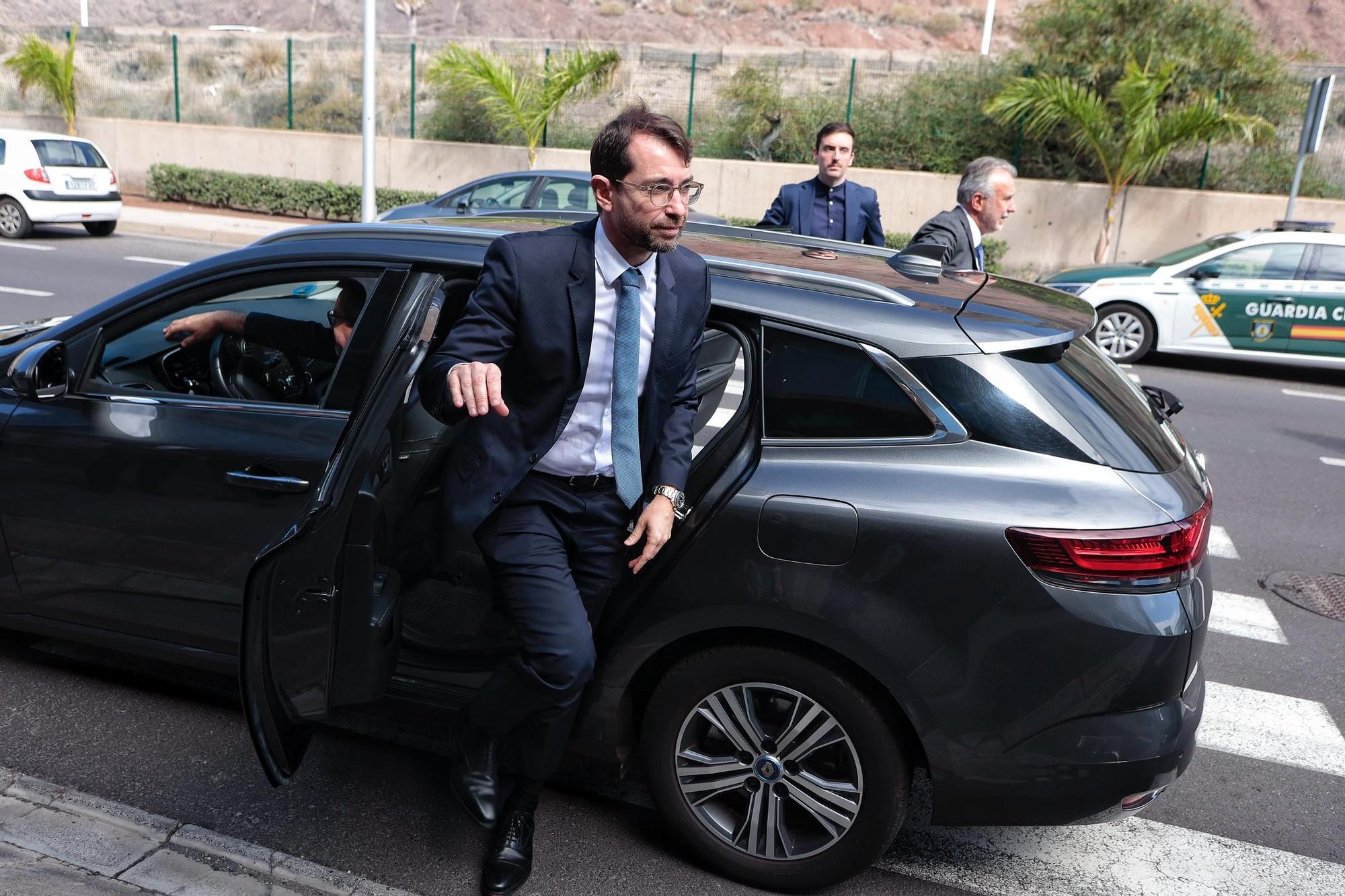 Visita del ministro Ángel Víctor Torres al Puerto de Santa Cruz