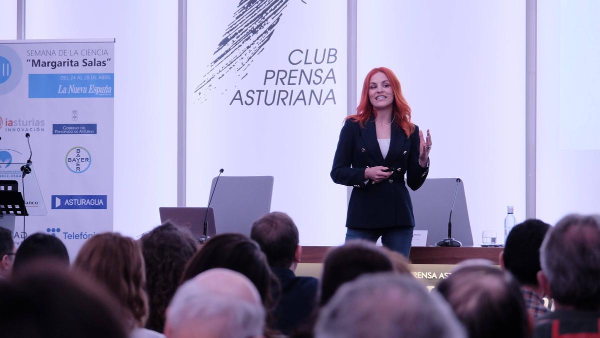 Sara García Alonso en el club de prensa asturiana de La Nueva España
