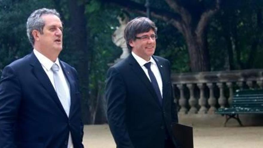 El conseller d&#039;Interior destituït Joaquim Forn i Carles Puigdemont, en una imatge d&#039;arxiu