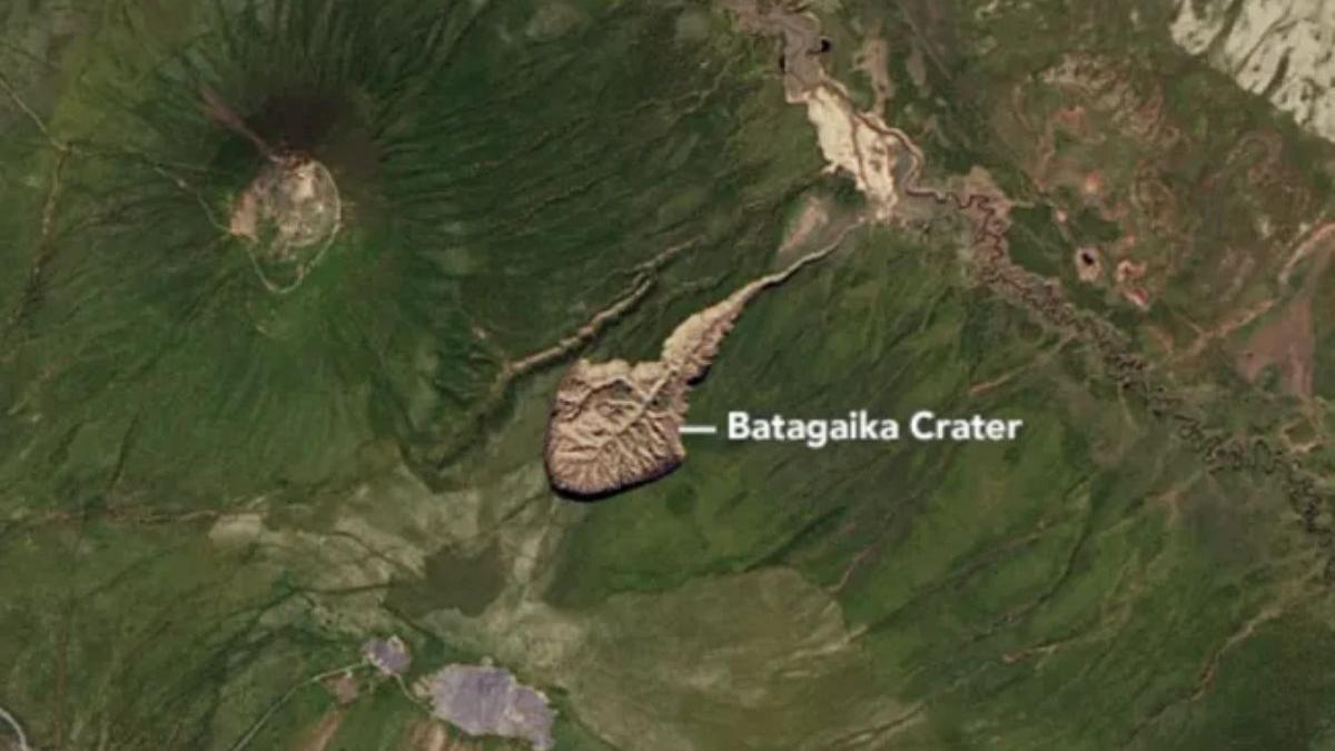 El cráter Batagay es una enorme depresión en el permafrost en el norte de Yakutia, en Rusia.