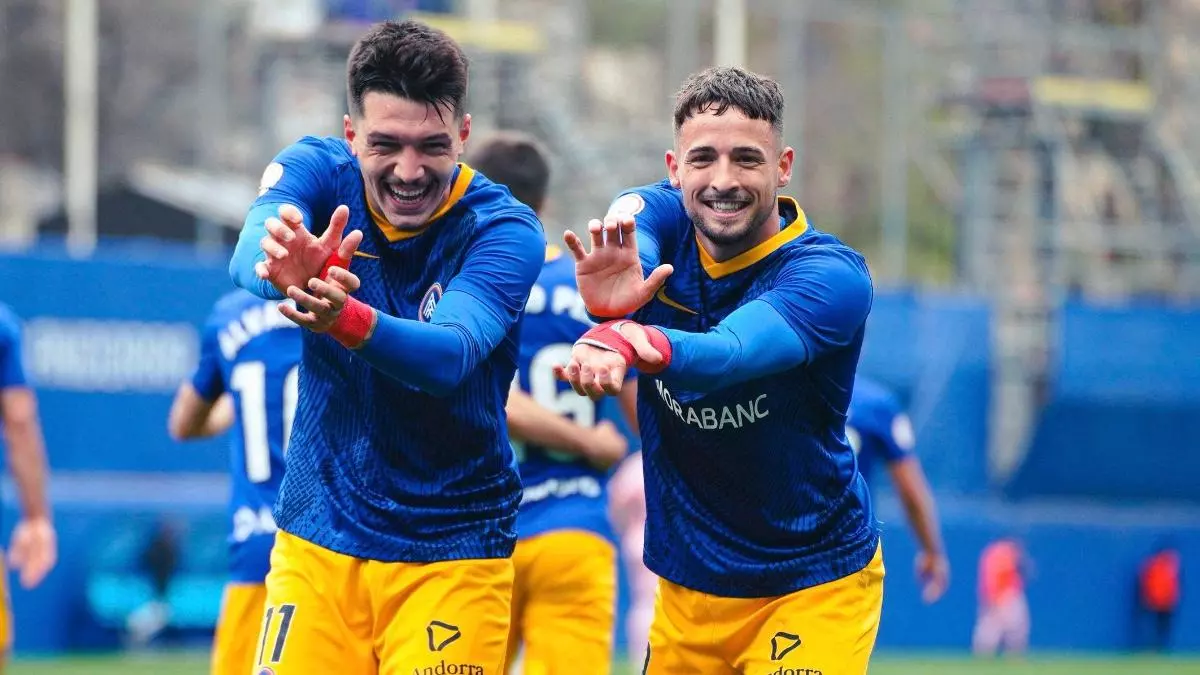 El Andorra se da un fest赤n y sigue en play-off