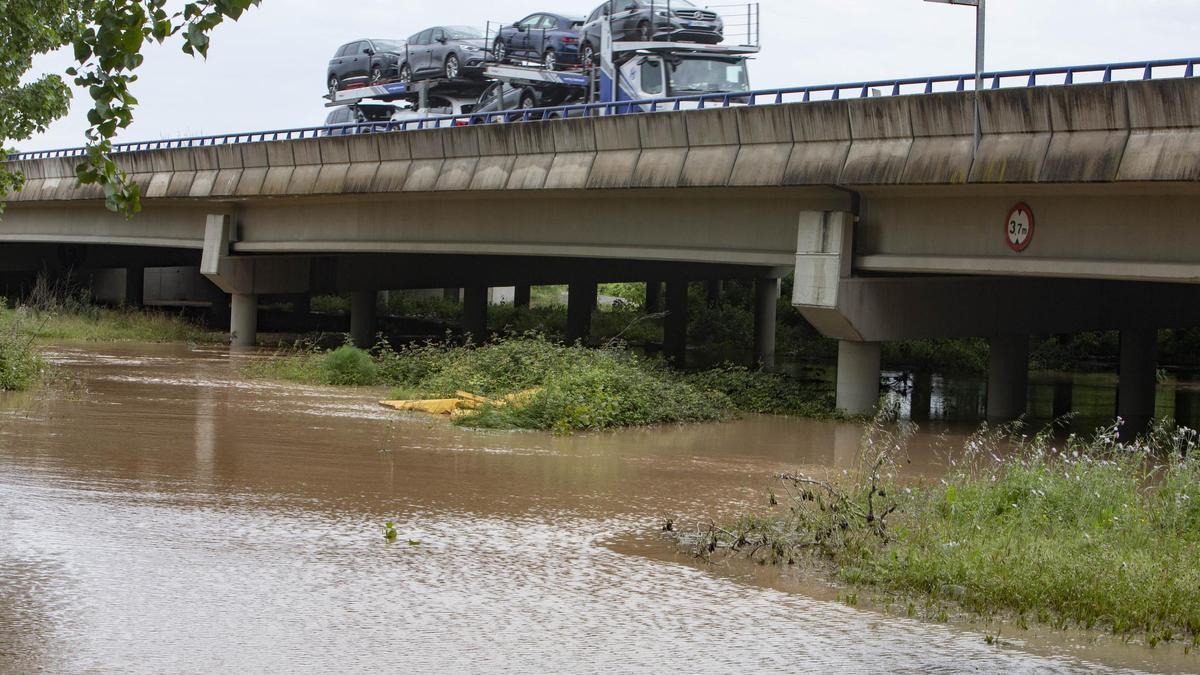 Desbordamiento del río Verde entre Alberic y Massalavés, en una imagen de archivo.