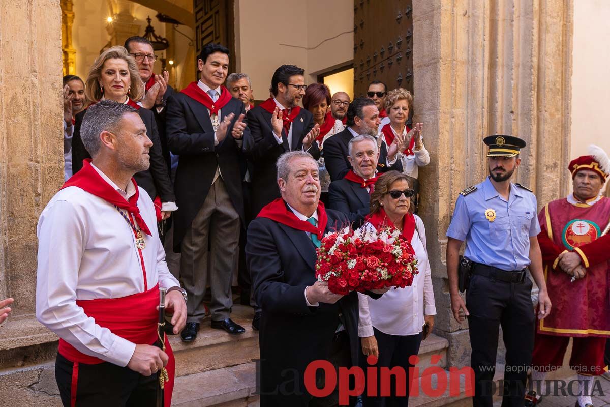 Bandeja de flores y ritual de la bendición del vino en las Fiestas de Caravaca