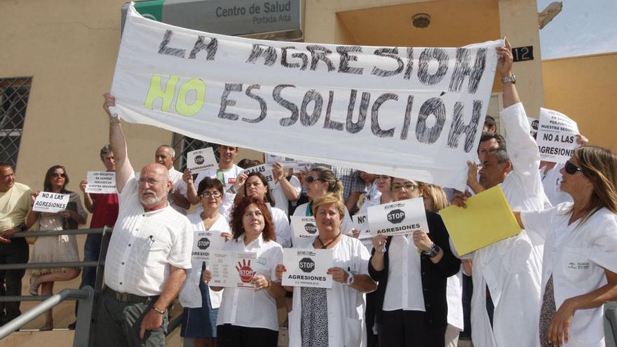 Imagen de archivo de una protesta en un centro de salud.