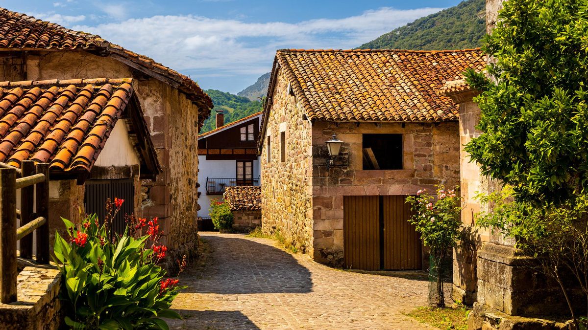 Ni Santillana, ni Comillas: el pueblo medieval más bonito de Cantabria es un completo desconocido que se esconde entre montañas