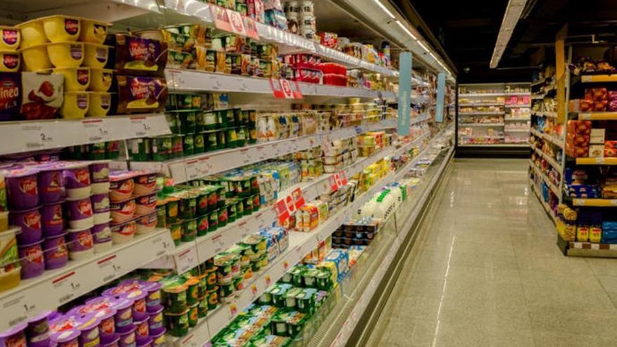 Los canarios duplican el gasto en alimentos y bebidas no alcohólicas respecto al resto del Estado