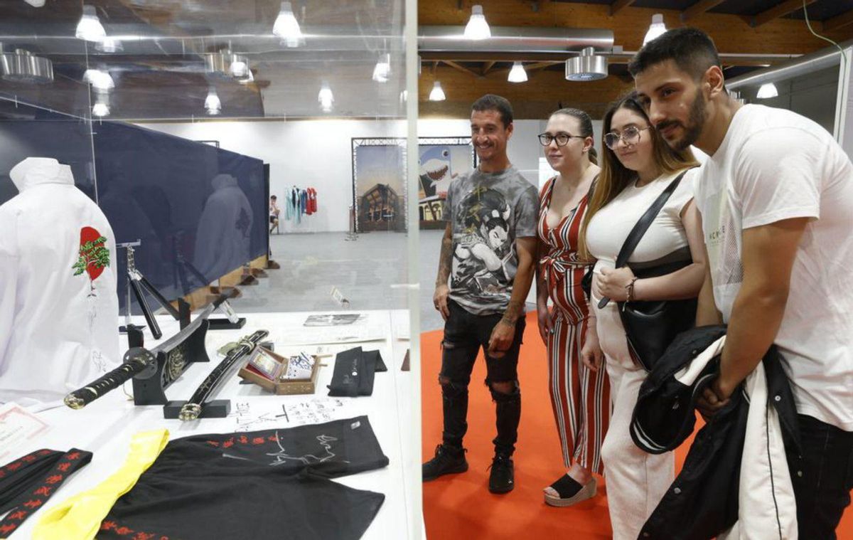 Por la izquierda, Alejandro Montero, María Victoria Suárez, Alba Álvarez y Alejandro Jiménez, en la muestra «Tesoros de Hollywood». | ÁNGEL GONZÁLEZ