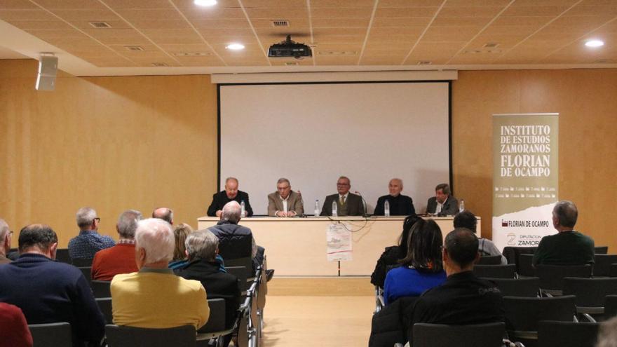 Participantes en las Jornadas del IEZ Florián De Ocampo sobre el franquismo en la provincia.