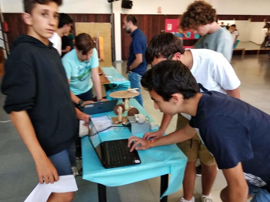 Feria de tecnología en el colegio Sagrat Cor