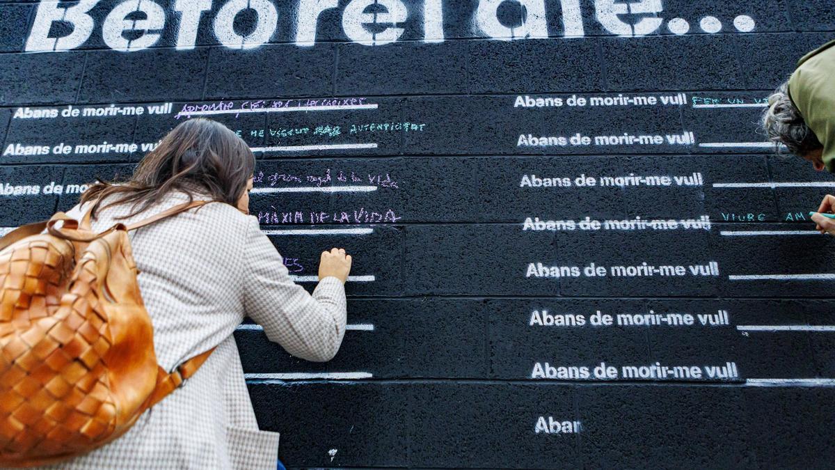 El mural es troba al xamfrà de l'avinguda Bertrand i Serra i la Carretera del Pont de Vilomara