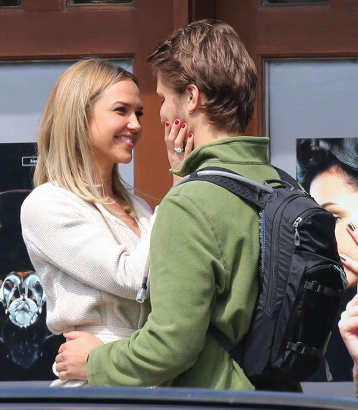 Arielle Kebbel y Luke Grimes y su casi beso en el rodaje de 'Cincuenta sombras liberadas'