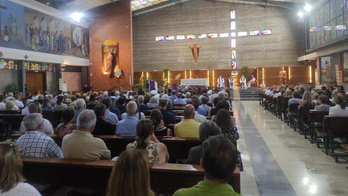 Imagen del funeral en el interior de la iglesia de María Auxiliadora.