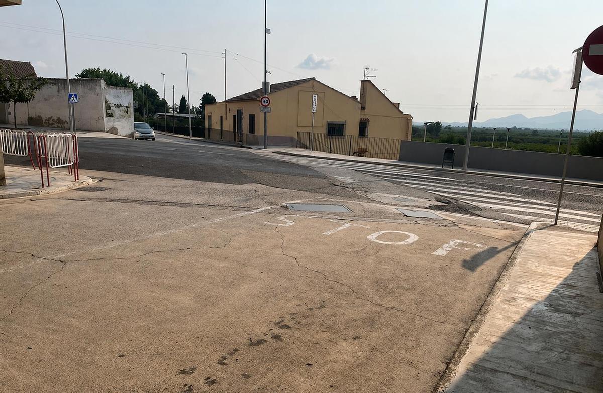Imagen de uno de los accesos a la N-340 en el municipio de Massalavés.
