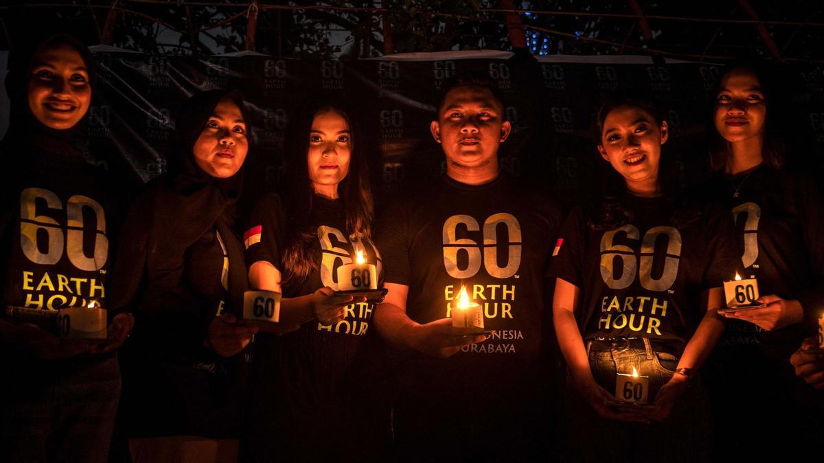 La Hora del Planeta es una campaña mundial de concientización de WWF, la Organización Mundial de Conservación, que invita a individuos, gobiernos y empresas a apagar la luz durante una hora contra el cambio climático y la pérdida de biodiversidad.