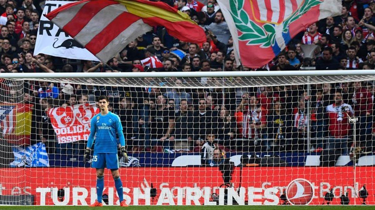 La afición del Atlético recibió de uñas a Thibaut Courtois