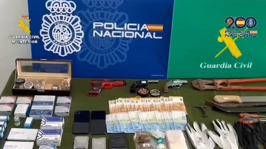 Detienen en Tenerife a cinco personas acusadas de 25 robos con violencia, tráfico de drogas y tenencia ilícita de armas