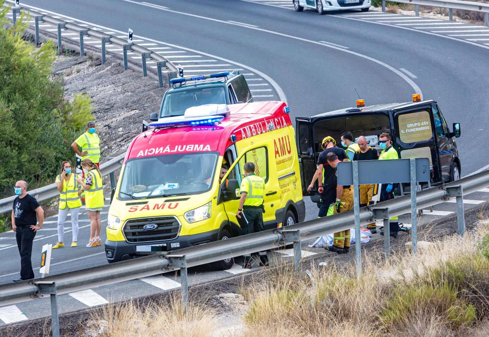 Un coche y una autocaravana han chocado a la altura de la venta Lanuza y la carretera ha sido cortada