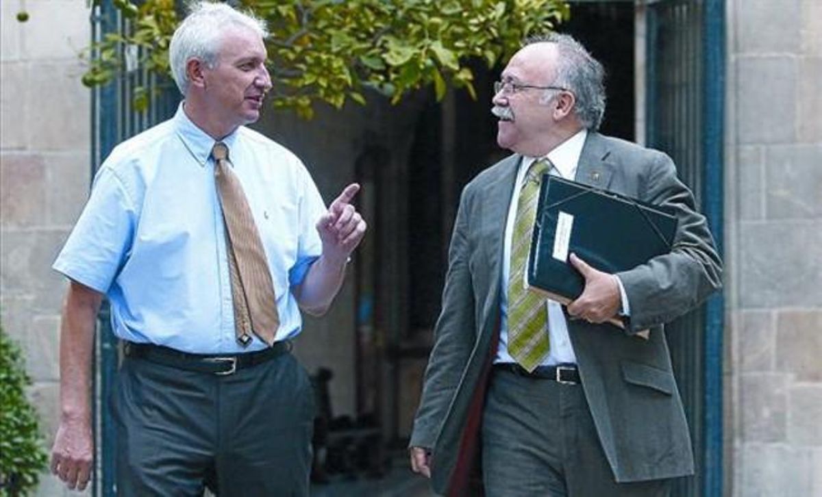 Rafael Niubò (esquerra) parla amb Josep-Lluís Carod-Rovira, l’abril del 2009. Rafael Niubò (esquerra) parla amb Josep-Lluís Carod-Rovira, l’abril del 2009.