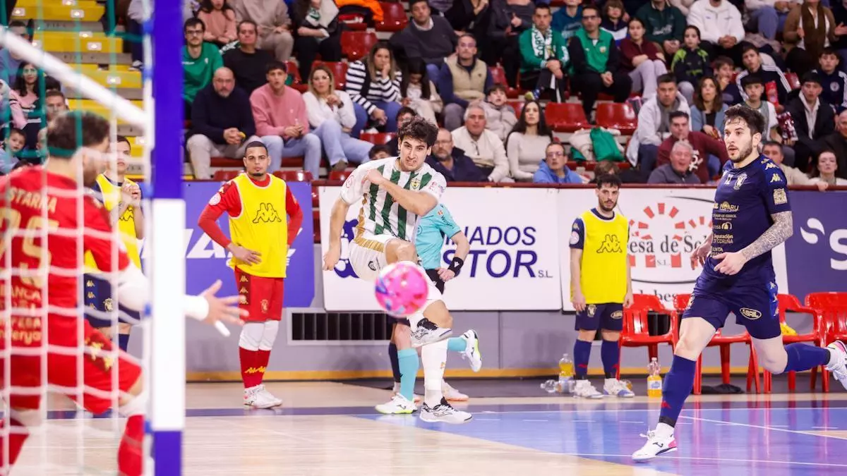 Los palos provocan que el Córdoba Futsal no pase del empate en su regreso a Vista Alegre