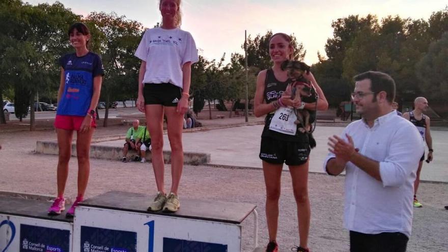 Las tres primeras clasificadas en la Cursa des Siurell.