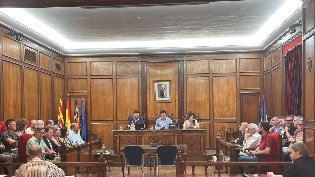 El pleno extraordinario que ha ratificado los festivos de 2027