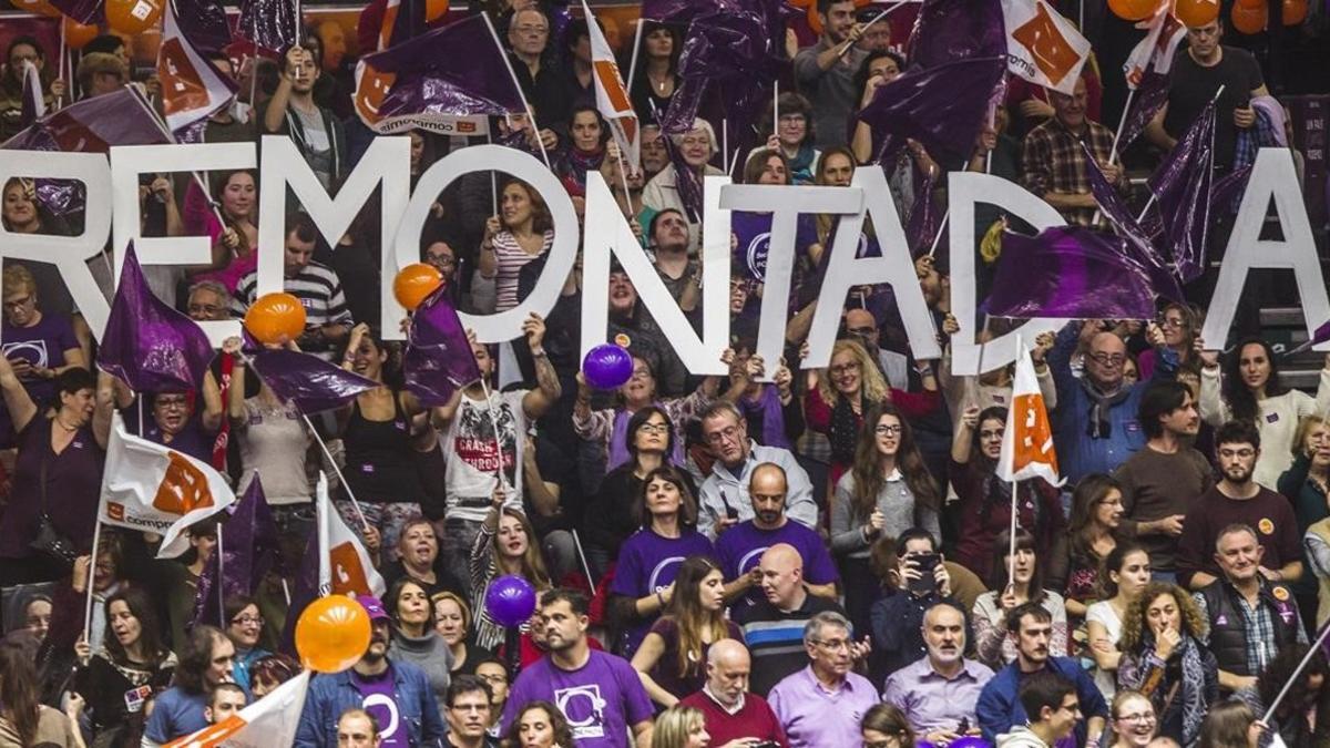 Simpatizantes de Podemos en un acto electoral en València durante la campaña del 20-D.