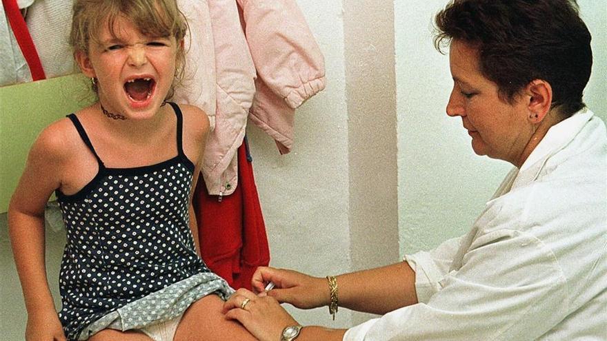La vacuna del meningococo C en Extremadura se aplicará en una sola dosis a los 4 meses