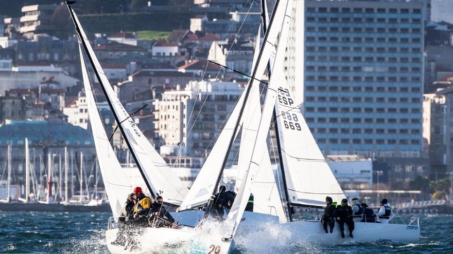 El Noticia lidera las J70 Sailway Series en Vigo