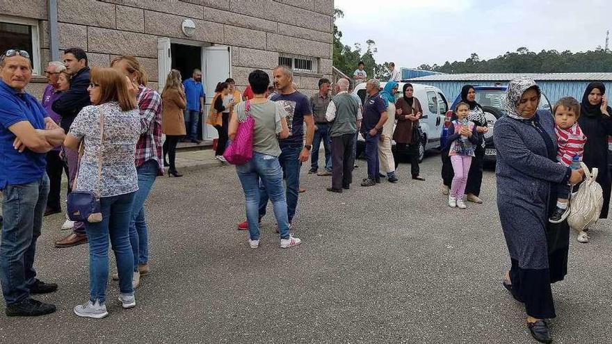 Vecinos en Guillarei, la &#039;zona cero&#039; donde se produjo la explosión.