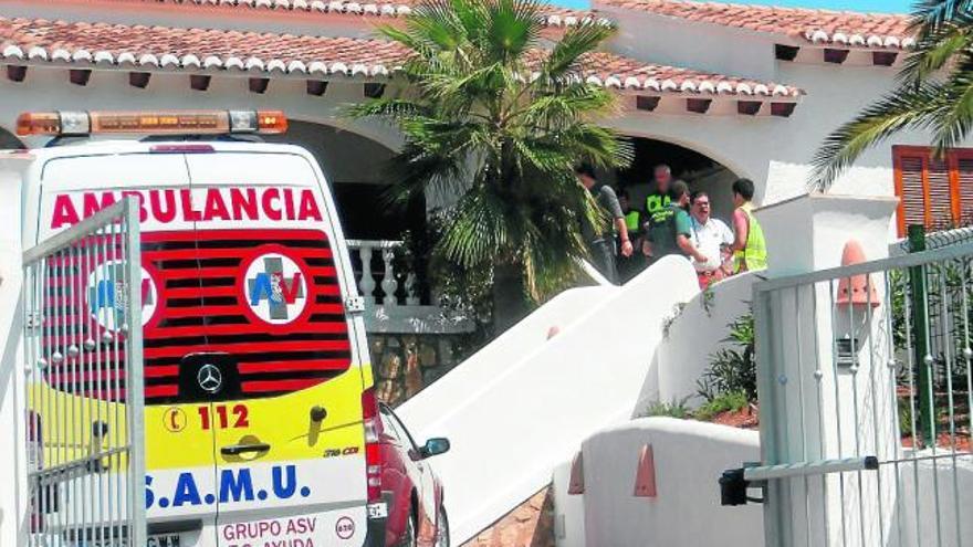 Un niño de 17 meses fallece ahogado en una piscina particular de Teulada