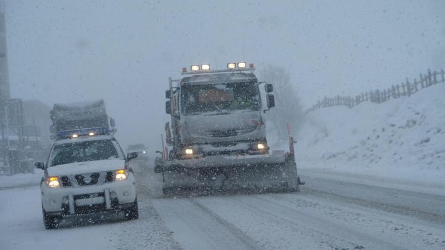 Tráfico pide extremar la precaución en la autopista del Huerna ante la previsión de nevadas