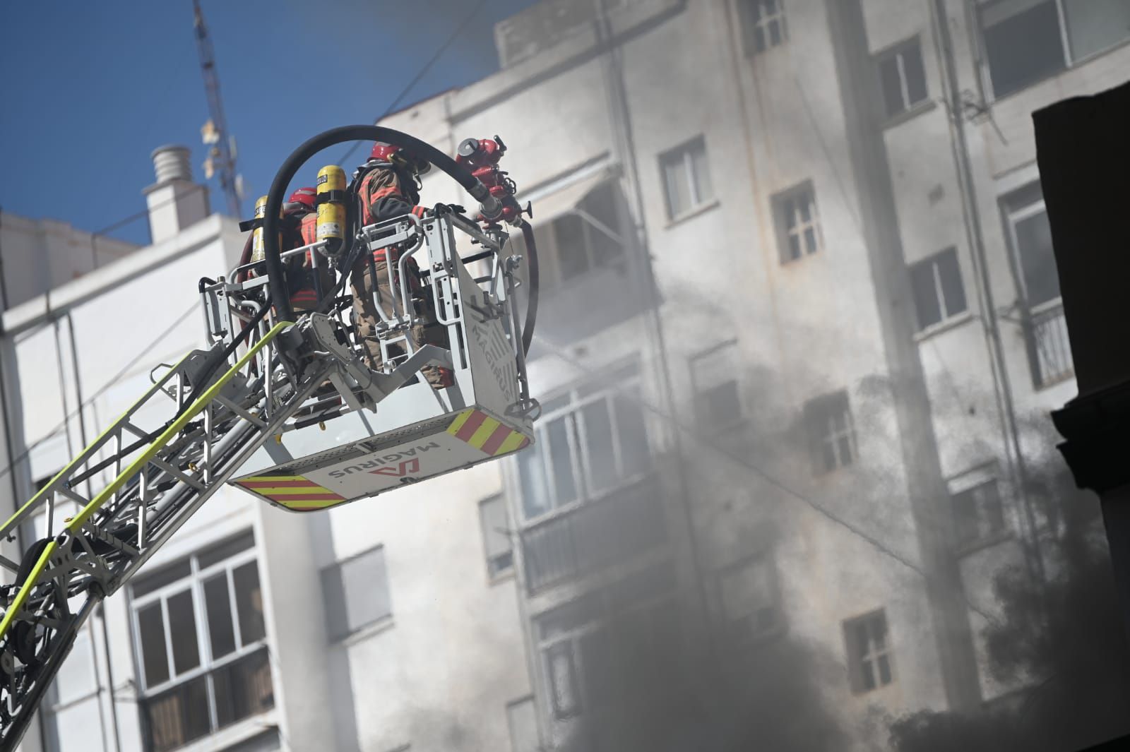 Galería de fotos: Espectacular incendio en el centro de Castelló