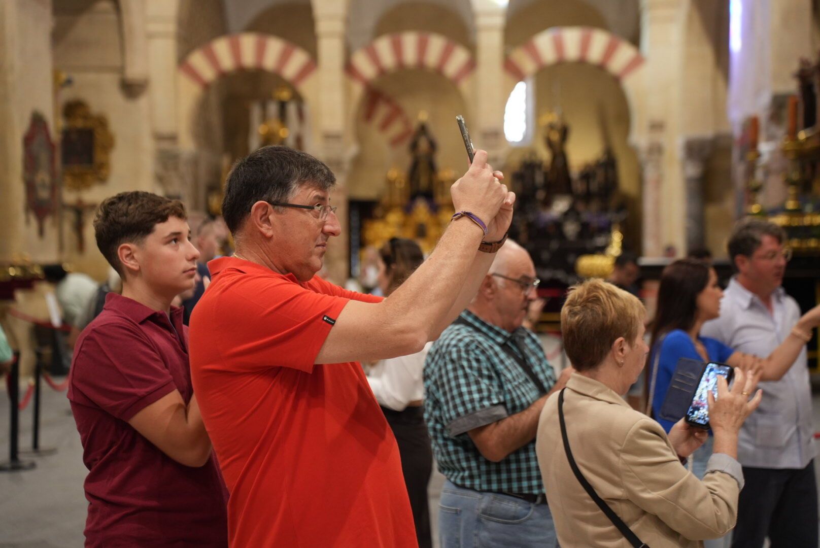 La imágenes del Magno Vía Crucis expuestas en la Mezquita Catedral