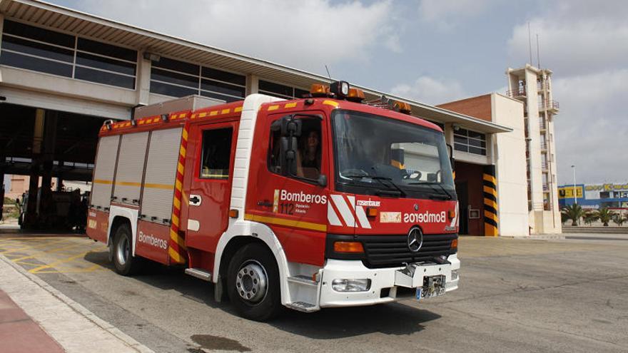 Desalojan una vivienda tras un incendio en El Toscar