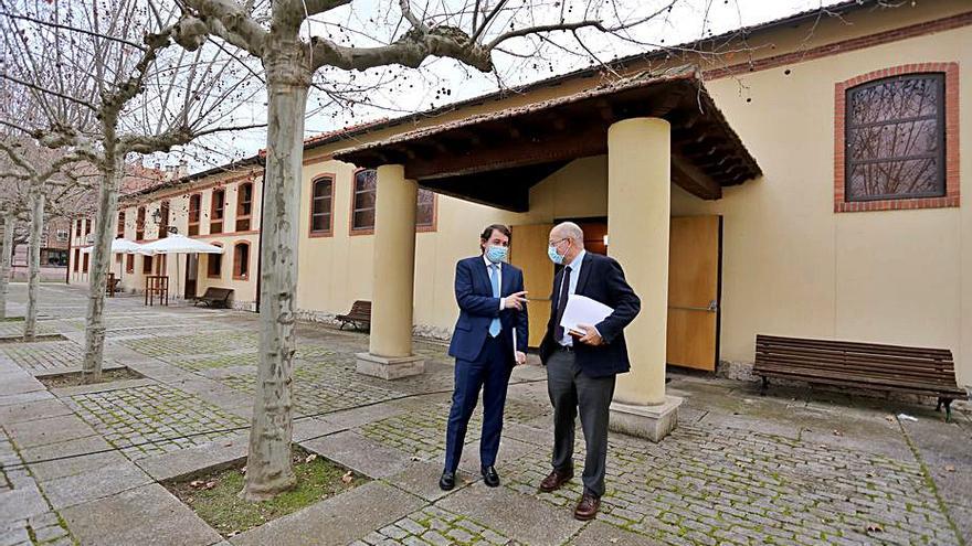 Mañueco conversa con Igea, ayer en Valladolid. | Ical